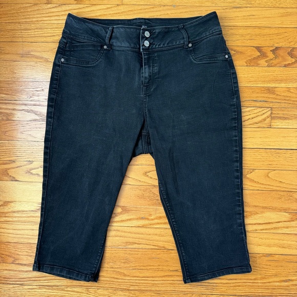 1822 Denim Denim - 1822 Denim Women's Black Capri Jeans Size 18W